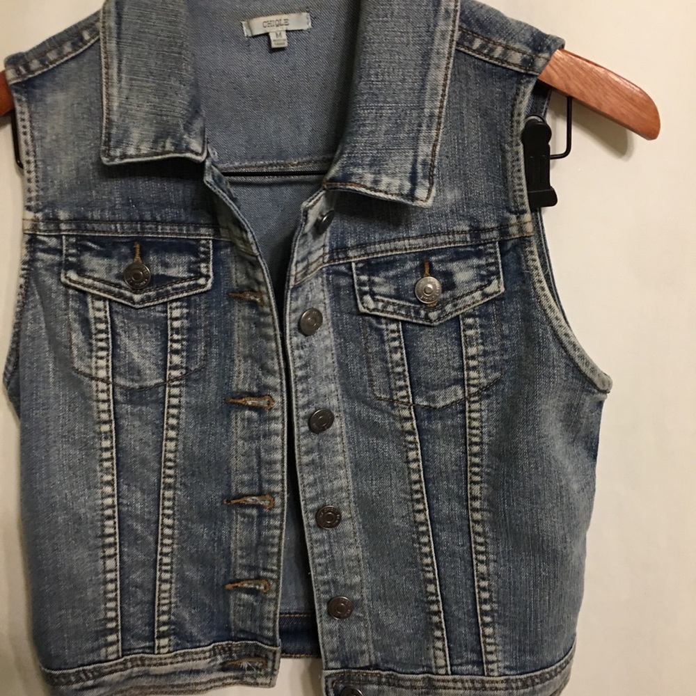 Vest - Picture 2 of 6